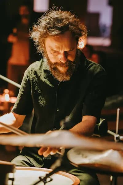 Portrait de Alain Chafwehe, Batterie