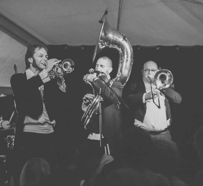 En Fanfare 16