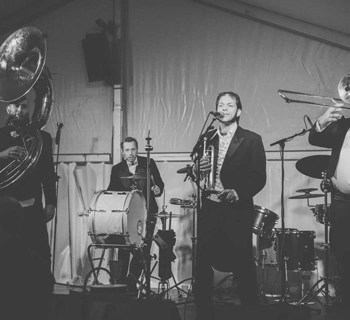 En Fanfare 24